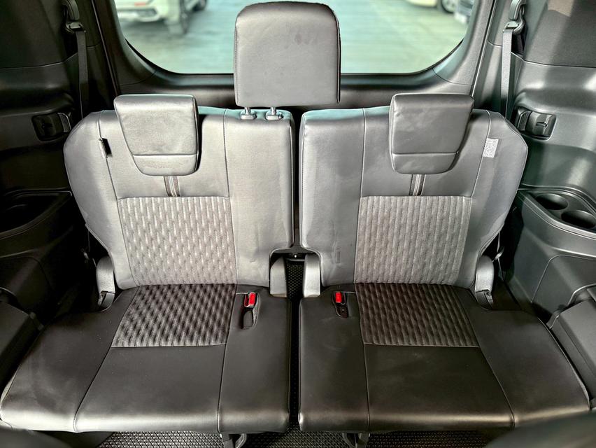 ขาย Toyota Noah 1.8Hybrid SZ ปี22 15