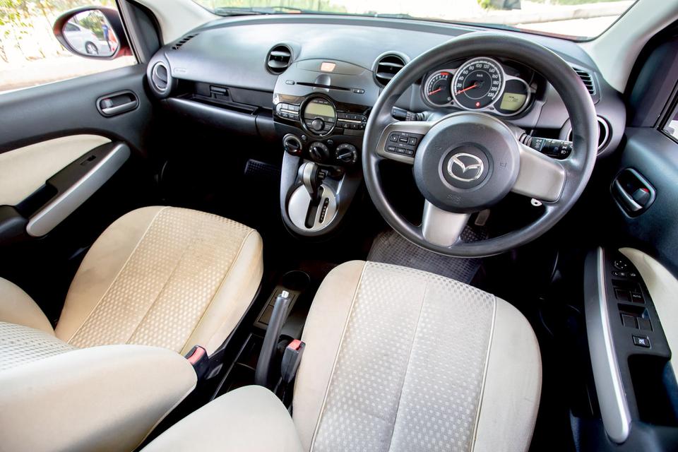 Mazda2 1.5 Spirit Sedan สีแดง ปี 2012 14