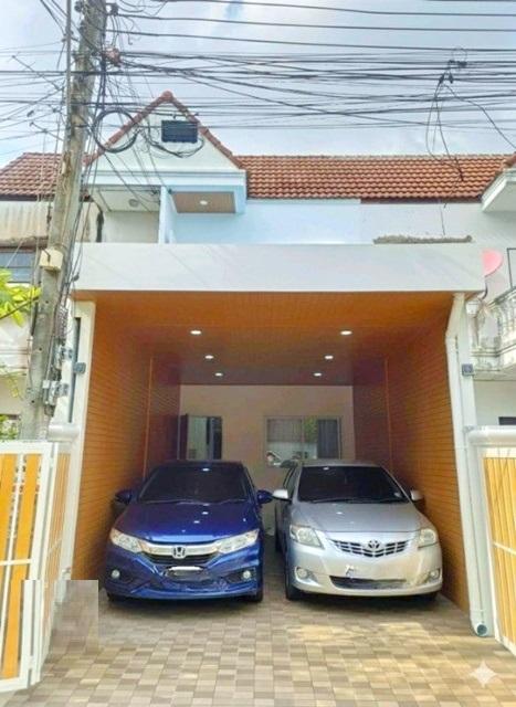 MRT วัชรพล ให้เช่าทาวเฮ้าส์ 2 ชั้น โรงเบียร์เยอรมันตะวันแดง รามอินทรา 190ม. Central EastVille4.45กม. รร.นานาชาติกีรพัฒน์ 1