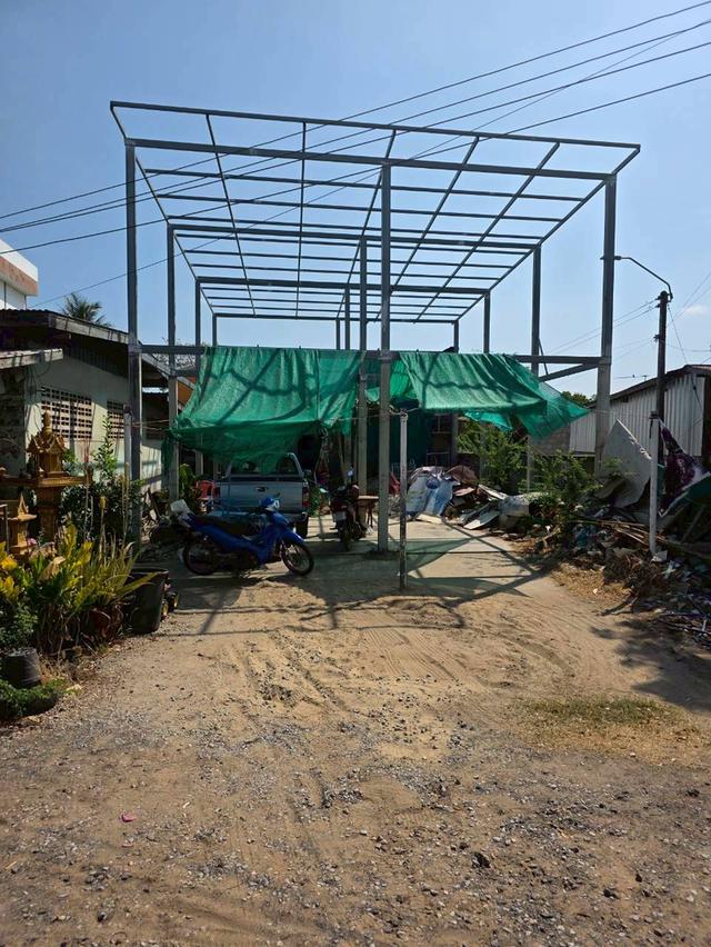 ที่ดิน 84 ตร.ว มีโกดังด้านหลัง ติดถนนใหญ่ อยู่ติด thai foods ห่างจาก7-11 lotus 800 เมตร เหมาะจะทำธุรกิจค้าขาย ทำเลดี 10