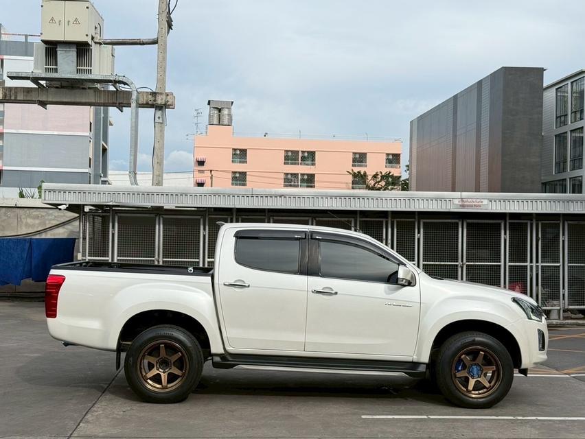 ISUZU D-MAX HI-LANDER CAB-4 1.9Ddi L 2018 เกียร์ธรรมดา ดีเซล มือเดียวป้ายแดง