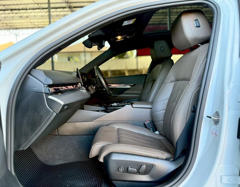 ปี 2023 BMW i5, eDrive40 M SPORT โฉม G60 ปี23-ปัจจุบัน สีขาว รถไฟฟ้า100% รูปที่ 12