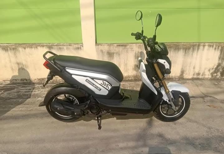 Honda Zoomer X สีขาว 3