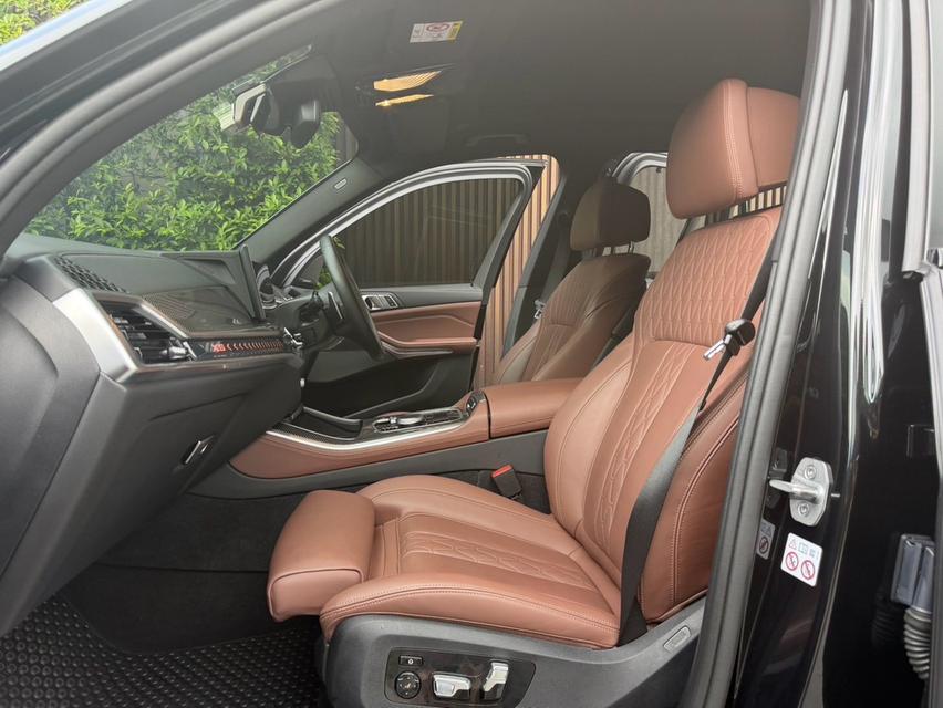 (แจ้งรหัสรถ AP119) BMW X5 30d msport Lci 2024 สี ดำ รูปที่ 13