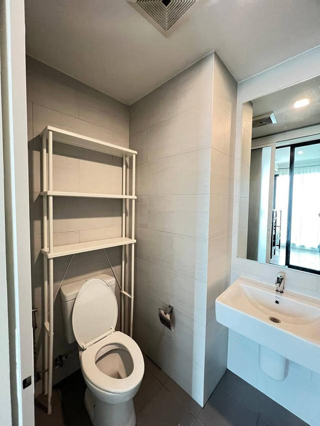 Notting Hill Condo Sriracha 4