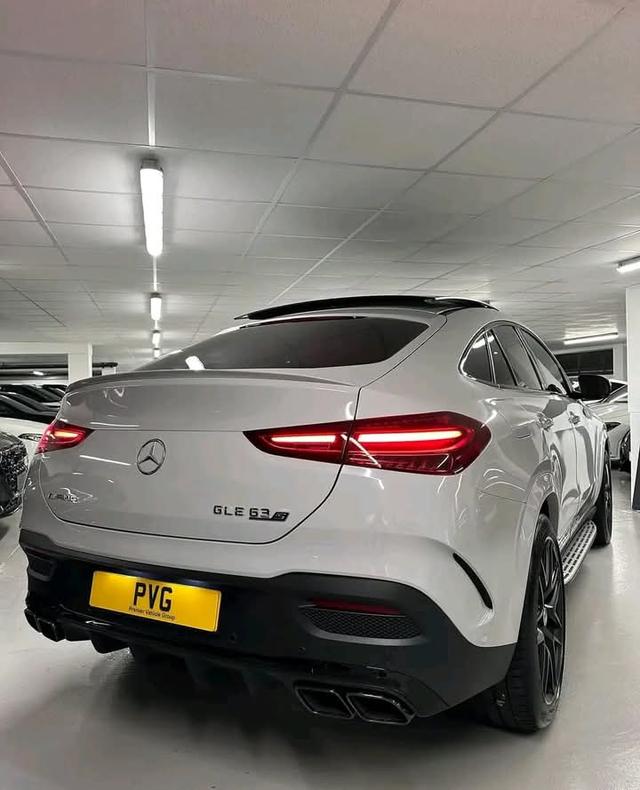 Mercedes-Benz GLE-Class สีขาว 3