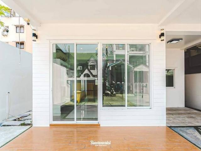 ขายโฮมออฟฟิศ 4 ชั้น 627 ตรม. ย่านลาดพร้าว 110 แยก 4 รีโนเวทใหม่ โปร่งโล่ง ใกล้รถไฟฟ้าสายสีเหลือง ใกล้เลียบด่วน 4