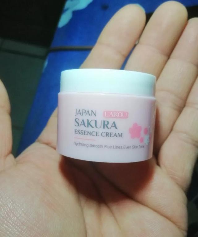 Laikou Japan Sakura Essence Cream  2