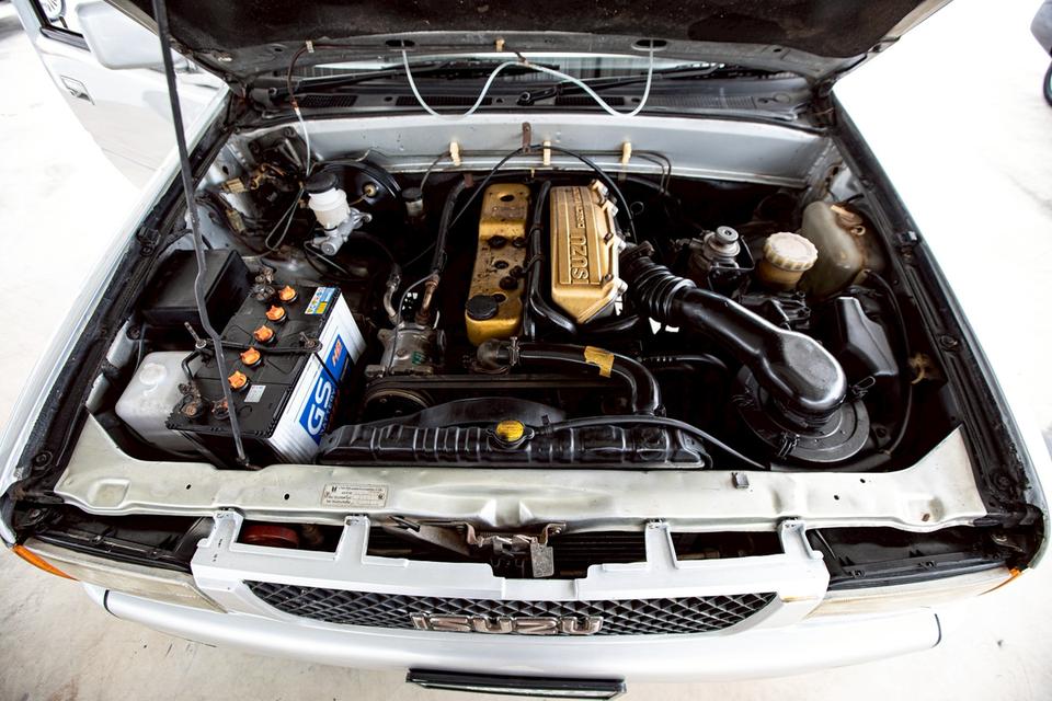 Isuzu Space Cab 2.5L ดีเซล ปี 1993 สีเทา เกียร์ธรรดา  9