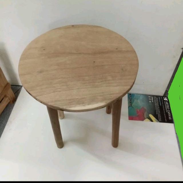 โต๊ะไม้ทรงกลมสี่ขา 5