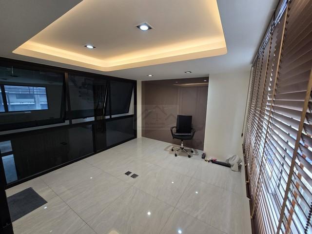 ให้เช่าโฮมออฟฟิศ 3.5 ชั้น 172 ตร.ม. โครงการ DISTRICT ดิสทริค เอกมัย-รามอินทรา 3