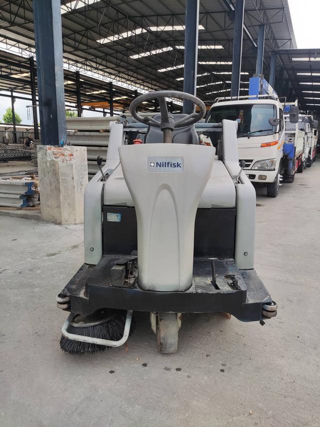 รถกวาดพื้น Nilfisk SR 1301B