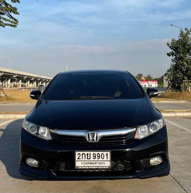 HONDA CIVIC FB 1.8E สี ดำปี 2013 เกียรออโต้