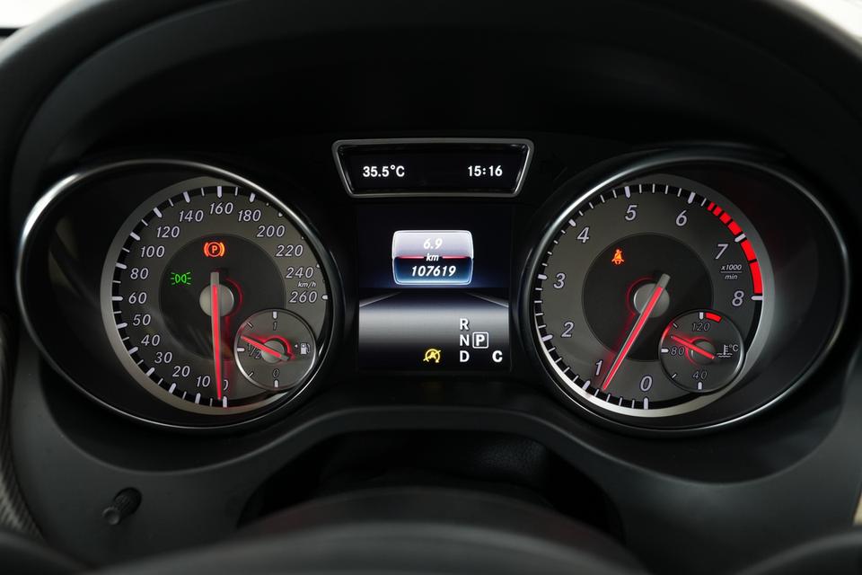 2016 Mercedes-Benz GLA200 W156 1.6 Urban SUV สีน้ำตาล เลขไมล์ 107619 กม. 19