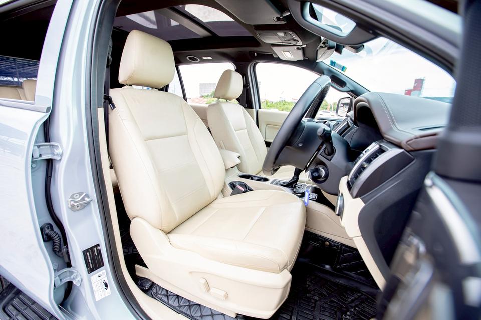 Ford Everest 3.2 Titanium+ 4WD ปี 2015 สีฟ้า  11
