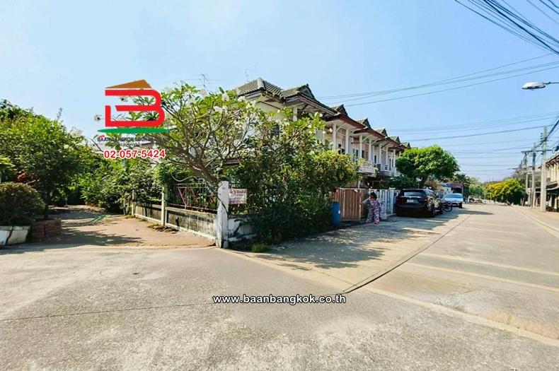 ทาวน์เฮาส์ เนื้อที่ 37 ตร.ว. หมู่บ้านดิเอมเมอรัลด์พาร์ค 2 (ซอยสุขา 2) ถนนรัตนาธิเบศร์ ตำบลพิมลราช อำเภอบางบัวทอง นนทบุรี 3