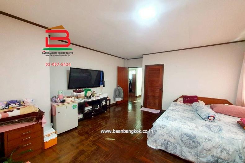 บ้านเดี่ยว หมู่บ้าน ศรีมีนวิลเลจ (ซ.ราษฎร์อุทิศ 40) เนื้อที่ 51 ตรว. ใกล้ตลาดมีนบุรี ถนนราษร์อุทิศ แขวงมีนบุรี เขตมีนบุรี กรุงเทพมหานคร 9