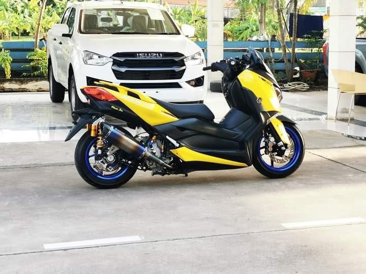 Yamaha x-max สีเหลือง 5