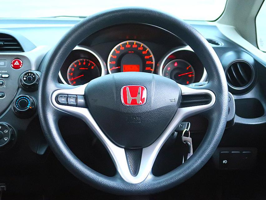 Honda Jazz 1.5V ปี2011  6