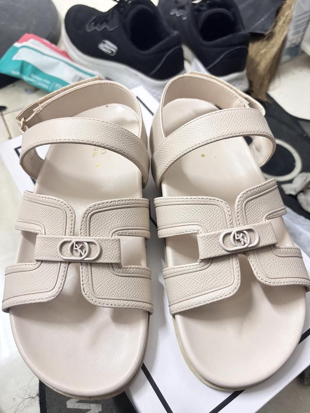 รองเท้าผู้หญิงแบรนด์LYN