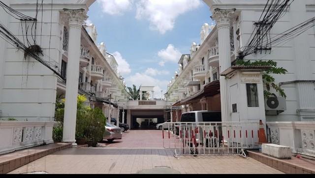 P616 ให้เช่าทาวน์โฮม 4 ชั้น หมู่บ้าน ลีโอคลาสสิค เพลส Leo Classic Place ทองหล่อ 49 ทำเลดี ใจกลางทองหล่อ เหมาะสำหรับอยู่อาศัยและทำโฮมออฟฟิศ 1