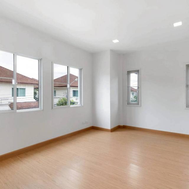 หมู่บ้านเซนโทร รัตนาธิเบศร์ CENTRO บ้านเดี่ยว 2 ชั้น ตกแต่งใหม่พร้อมอยู่ มีพื้นที่รอบบ้าน (ใกล้กับวัดสวนแก้ว และแยกบางพลู) ใกล้รถไฟฟ้าสายสีม่วง 12
