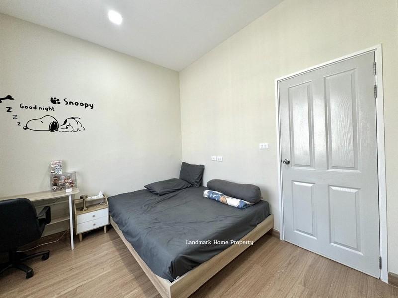 LM24-0318 ขายขาดทุน ทาวน์เฮ้าส์ 2 ชั้น โกลเด้นทาวน์ 3 พันท้ายนรสิงห์ เนื้อที่ 16.3 ตรว 3นอน 2น้ำ 7