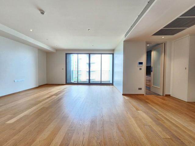 Unfurnished 2 Bedrooms Corner Condo for Rent with Sathorn / Yennakart. Supreme Legend 1