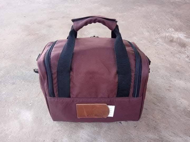 EDDIE BAUER กป.สะพาย+ถือทรงกล่อง ช่องใช้งานหลายช่อง ใส่อุปกรณ์กล้อง หรือของใช้อื่นๆ หัวซิปล็อคกุญแจได้ สภาพดี รูปที่ 9