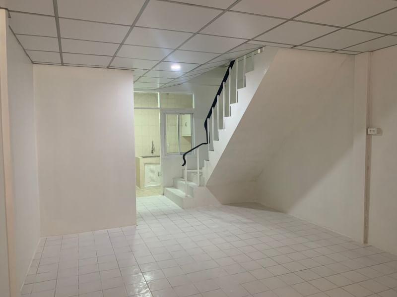 ขาย :ทาวน์เฮาส์ 2 ชั้น หมู่บ้านอัมรินทร์ 3 ผัง 4 ถนนสายไหม 15
