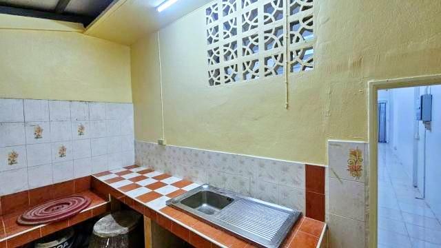 เซ็นจูรี่ เดอะมูฟวี่ 1.0 ม ให้เช่าอาคารพาณิชย์ 3 ชั้น ซ.สุขุมวิท91-99 อ่อนนุช 600 ม. BTSบางจาก 300ม. 2-3 นอน 1-2 น้ำ .รี 4