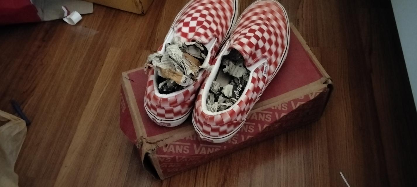 รองเท้า Vans slip-on เเดงขาว 3 มิติ รุ่นนี้ไม่ผลิตเเล้ว