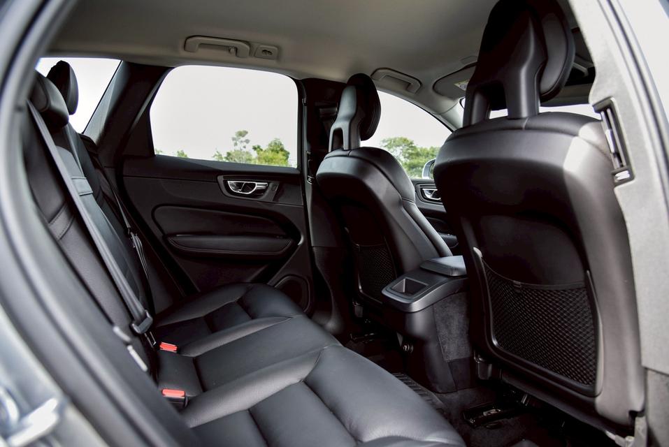 รหัสรถ CBL1092 VOLVO XC60 D4 MOMENTUM AWD AT 2018 14