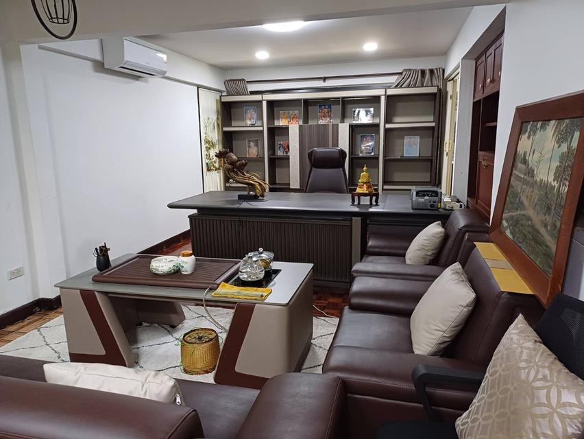 บ้านขนาดใหญ่ พื้นที่ใช้สอยเยอะ แอร์ 8 ตัวขายขาดทุน ใกล้สำนักงานเขตสะพานสูง 6