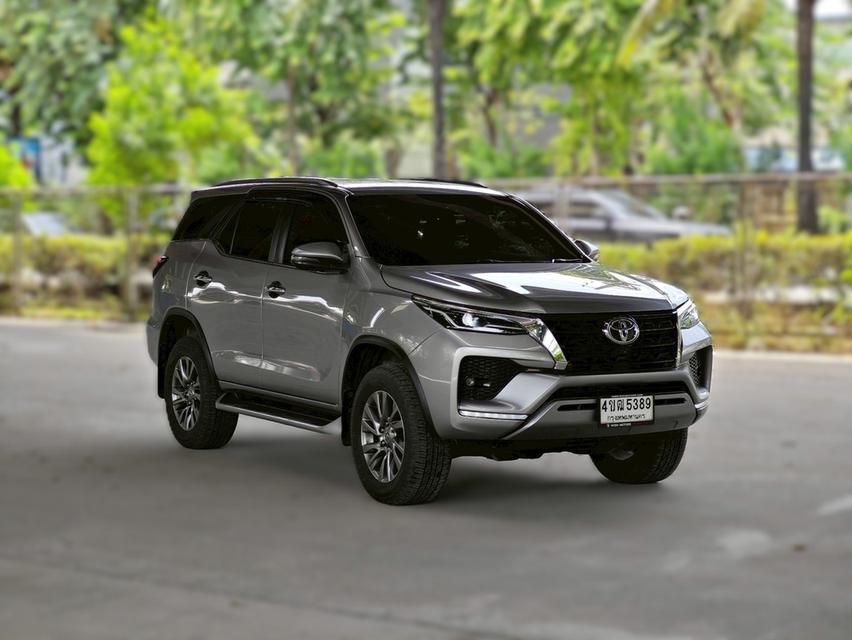 Toyota Fortuner 2.4 V ปี 2021 / 2023