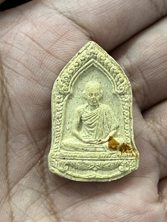 หลวงพ่อเกษม เขมโก พระผงรูปเหมือน