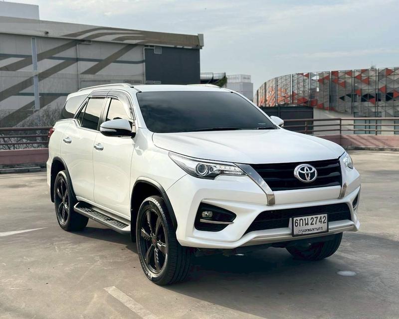 รหัสรถ QT2742 Toyota Fortuner 2.8 TRD เกียร์ออโต้ 4WD สีขาวมุก ปี2017 จด2017 แท้