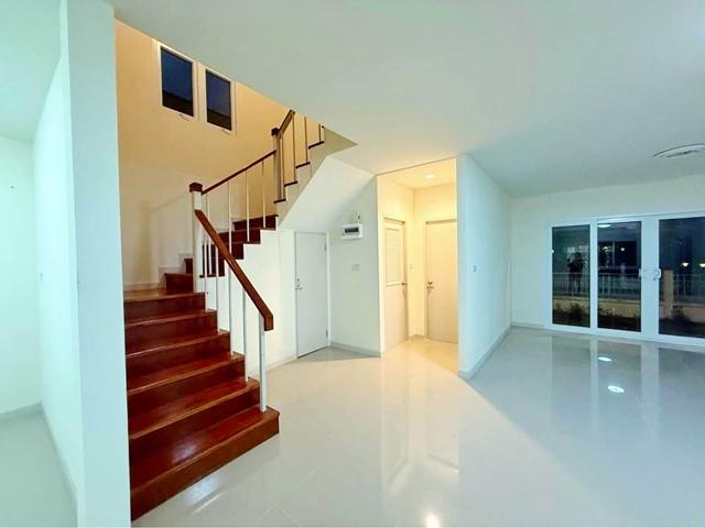 หทัยราษฎร์ 37-39 บิ๊กซี หทัยราษฎร์ 3.2 กม.ให้เช่า บ้านเดี่ยว 2 ชั้น 50 ตร.วา. 200 ตร.ม. ตลาดหทัยมิตร 3.2 กม. 3 นอนรร.นาน 3