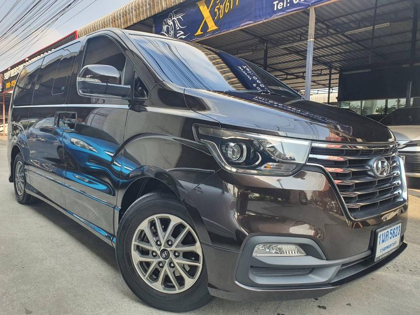 Hyundai H-1 2.5 Deluxe ปี 2019 สีน้ำตาลดำ รถมือ1 เช็คศูนย์