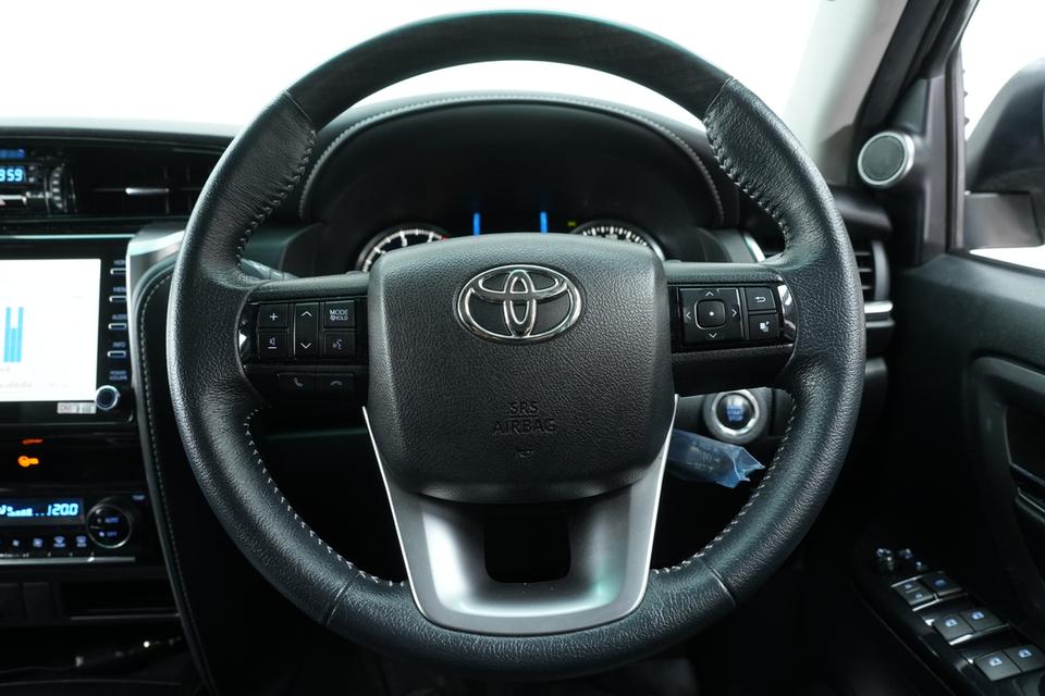 2022 TOYOTA FORTUNER 2.4 V 2WD SUV สีขาว เลขไมล์ 74065 กม. 9