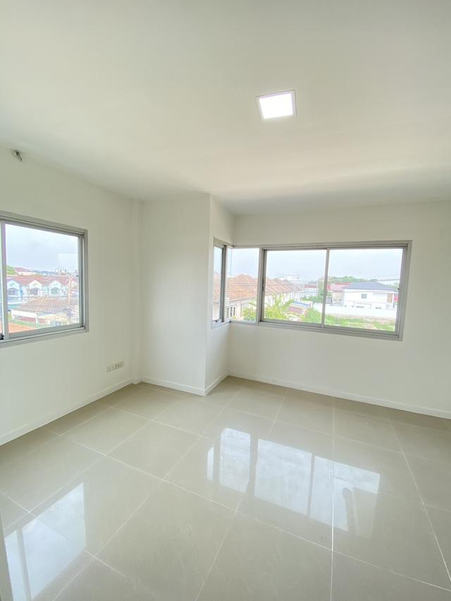 ขาย :ทาวน์เฮาส์ 3 ชั้น, เนื้อที่ 26 ตรว. ซอยรามอินทรา 39 ( ถนนสุขาภิบาล 5 ซอย 5 ) 10