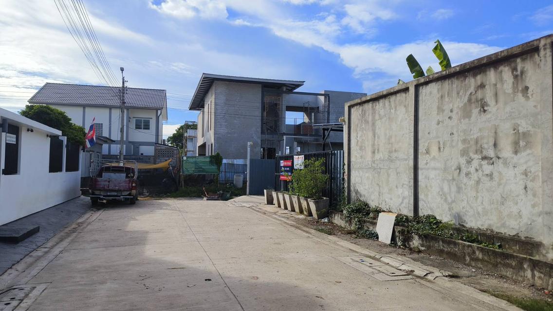 ขายด่วน ที่ดินพร้อมโรงจอดรถ ขนาด 100 ตร.ว. ซอยจอมทอง 3 กรุงเทพฯ 7