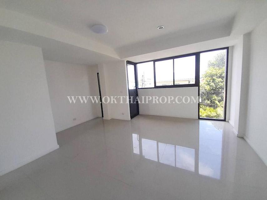 ทาวน์โฮมสร้างใหม่ 3 ชั้น ถ.ติวานนท์ 52 ท่าทราย เมืองนนทบุรี 6