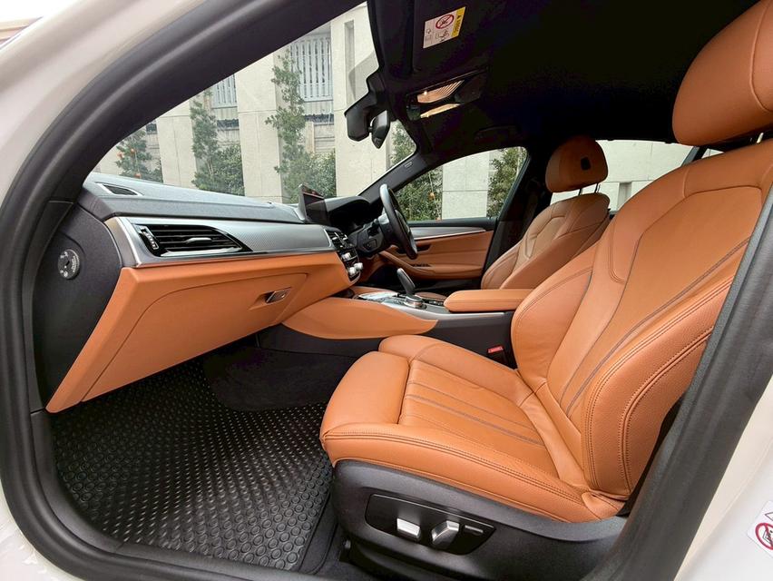 BMW 520 d M-Sport G30  ปี 20 สีขาว ดีเซล 14