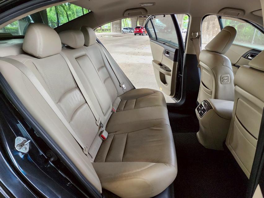ขายรถ Honda Accord 2.0EL ปี 2015 สีดำ เกียร์ออโต้ 10