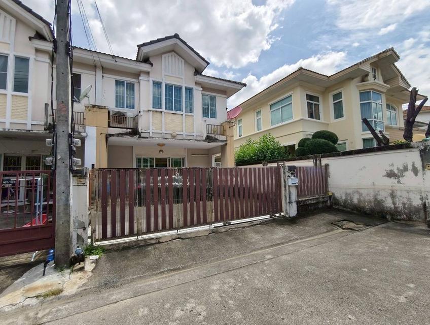 หมู่บ้านพฤกษาวิลล์ 16 ถนนรังสิต – นครนายก ต.ประชาธิปัตย์ อ.ธัญบุรี จ.ปทุมธานี