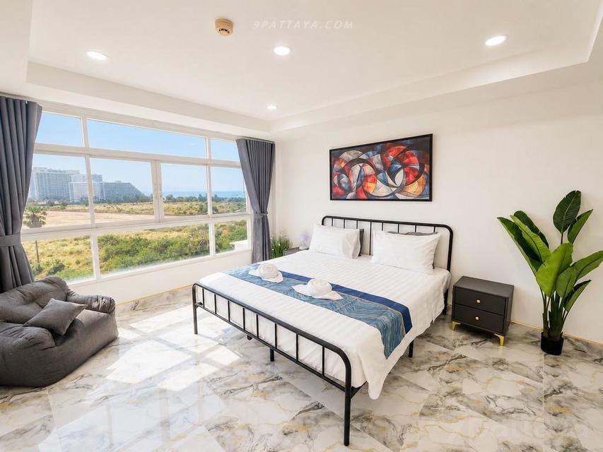 For Sale & Rent 160sqm — Luxury Sea View CondoSpacious sea view condominium with large living area, located on a high floor 8