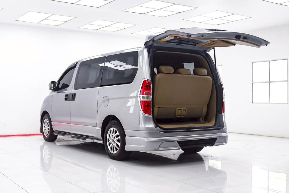 รหัสรถ 1E017  HYUNDAI  H1 2.5 DELUXE 2011 17