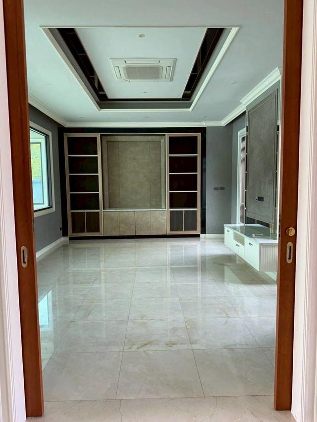 🏰✨ ขาย/เช่า คฤหาสน์หรูปลูกสร้างเอง (1 ไร่) พื้นที่ใช้สอยกว่า 750 ตร.ม. พร้อมสระว่ายน้ำส่วนตัว บิ้วอินหรูทั้งหลัง ใกล้รถไฟฟ้าสายสีชมพู! 7