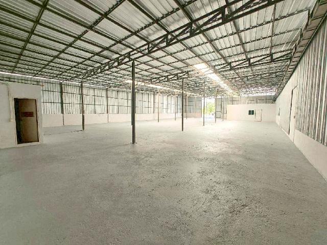 ตลาดสดมหาชัยเมืองใหม่ ถ.เลียบคลอง โกดัง พร้อมออฟฟิศ 1 ชั้น 880 ตร.ม. กศน..ตำบลสามโก้ 1.7 กม. 1 นอน 1 น้ำ